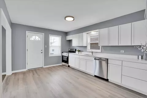 7311 S Artesian Ave, Chicago, IL 60629 photo 5