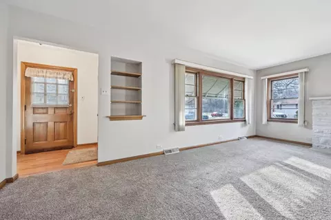 Living - 322 Mallette St, Thornton, IL 60476 photo 3 of 7