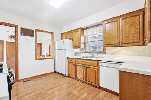 Kitchen - 322 Mallette St, Thornton, IL 60476 photo 1 of 5