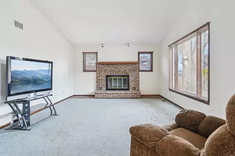 Living - 322 Mallette St, Thornton, IL 60476 photo 5 of 7