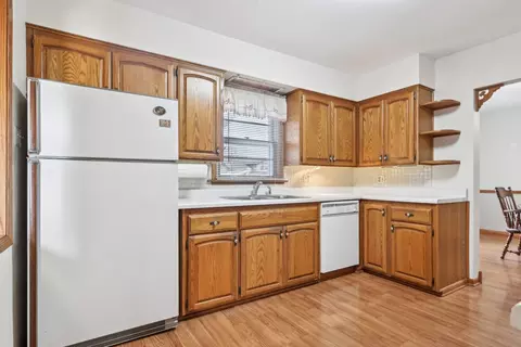 Kitchen - 322 Mallette St, Thornton, IL 60476 photo 3 of 5
