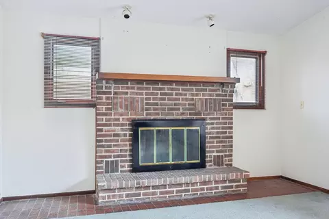 Living - 322 Mallette St, Thornton, IL 60476 photo 6 of 7