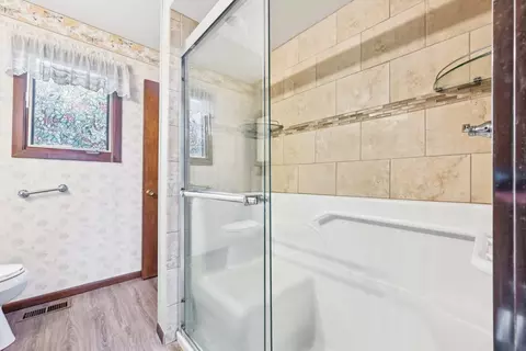 Bath - 322 Mallette St, Thornton, IL 60476 photo 1 of 4