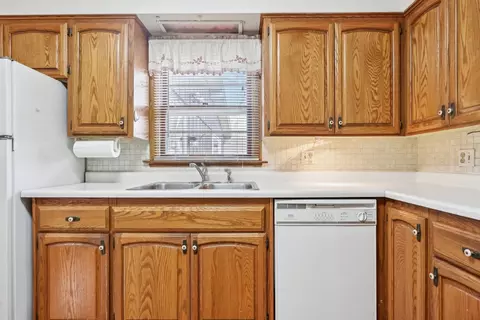 Kitchen - 322 Mallette St, Thornton, IL 60476 photo 2 of 5