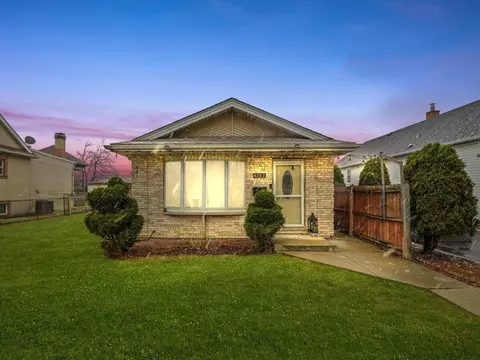 4752 S Linder Ave, Chicago, IL 60638