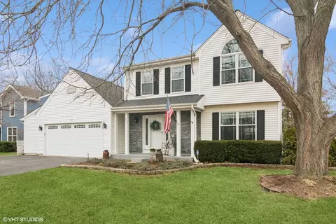 390 Waterford Dr, Lake Zurich, IL 60047