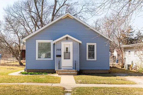 733 Ellwood Ave, Dekalb, IL 60115