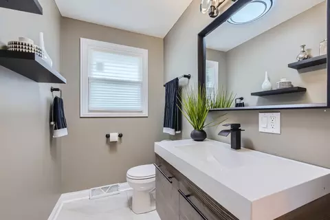 Bath - 14654 Memorial Dr, Dolton, IL 60419 photo 1 of 3