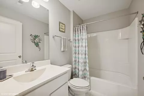 Bath - 57 Timber Wolf Dr, Wheeling, IL 60090 photo 2 of 2
