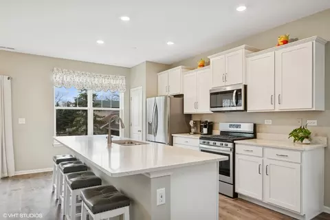 Kitchen - 57 Timber Wolf Dr, Wheeling, IL 60090 photo 1 of 2