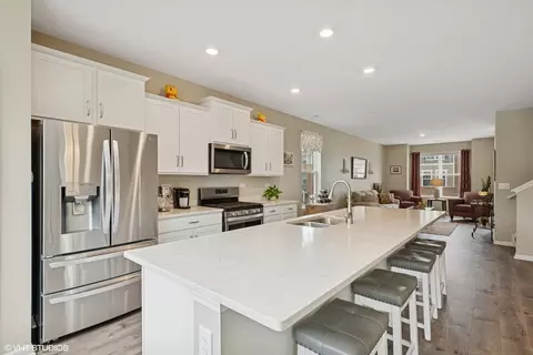 Kitchen - 57 Timber Wolf Dr, Wheeling, IL 60090 photo 2 of 2