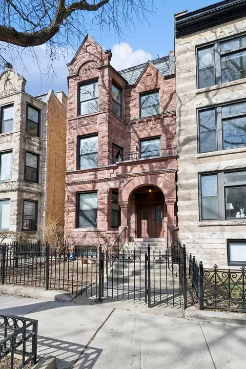 732 W Briar Pl #3, Chicago, IL 60657