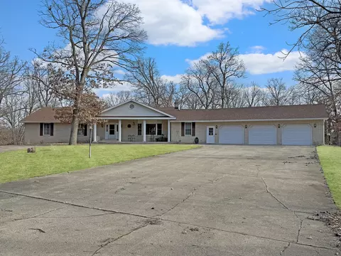 2027 Burd Hvn, Freeport, IL 61032