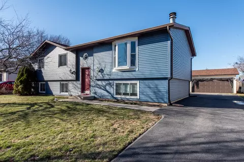 4008 Tartan Trl, Zion, IL 60099