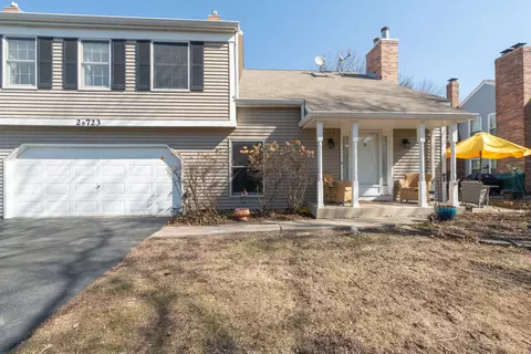 2 S723 Timber Dr, Warrenville, IL 60555