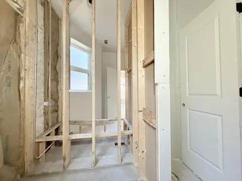 Bath - 4314 S Berkeley Ave, Chicago, IL 60653 photo 5 of 7