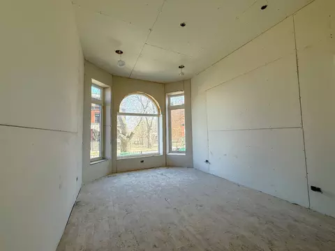 Living - 4314 S Berkeley Ave, Chicago, IL 60653 photo 2 of 3