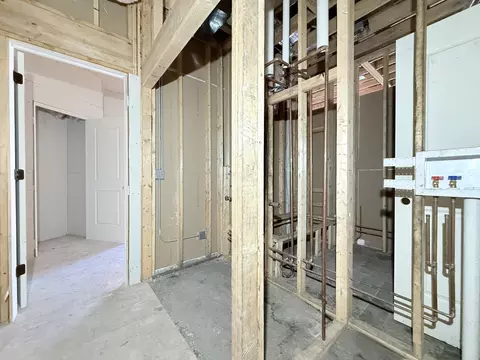 Bath - 4314 S Berkeley Ave, Chicago, IL 60653 photo 3 of 7