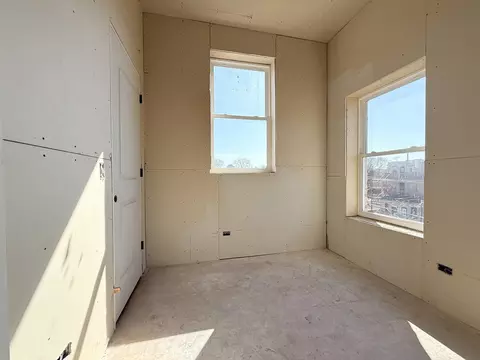 Bedroom - 4314 S Berkeley Ave, Chicago, IL 60653 photo 5 of 8
