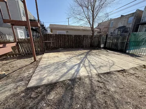 Exterior - 4314 S Berkeley Ave, Chicago, IL 60653 photo 3 of 3