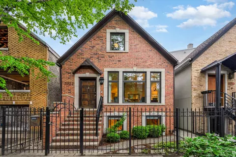 2322 W Dickens Ave, Chicago, IL 60647