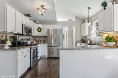919 Valley Ave, Mchenry, IL 60051 photo 6