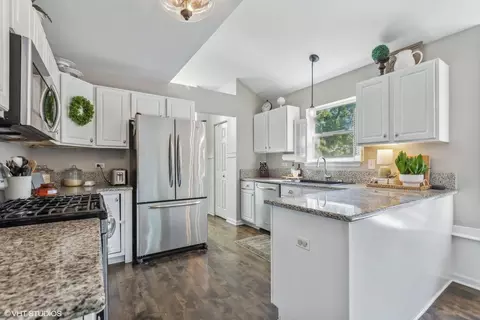 919 Valley Ave, Mchenry, IL 60051 photo 5