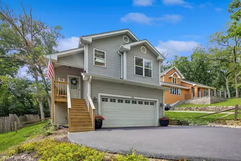 919 Valley Ave, Mchenry, IL 60051