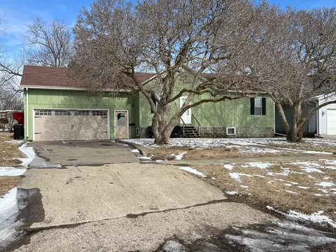 Exterior - 623 Front St, El Paso, IL 61738 photo 2 of 10
