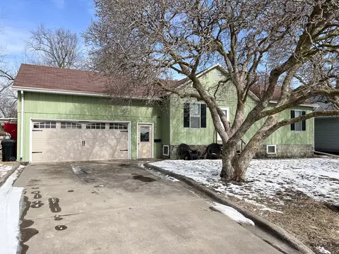 Exterior - 623 Front St, El Paso, IL 61738 photo 6 of 10