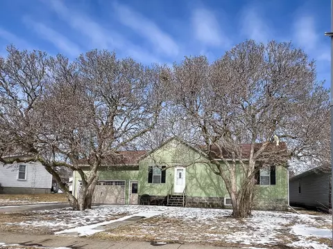 Exterior - 623 Front St, El Paso, IL 61738 photo 5 of 10