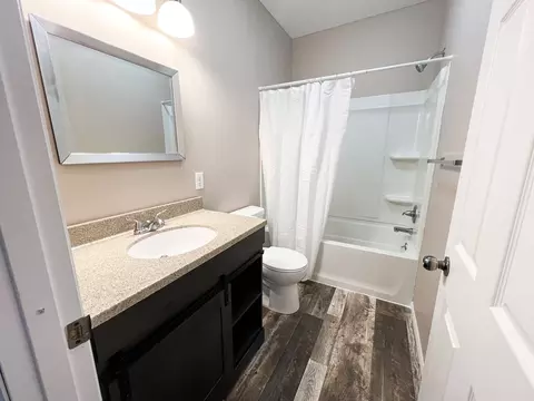 Bath - 623 Front St, El Paso, IL 61738 photo 2 of 2