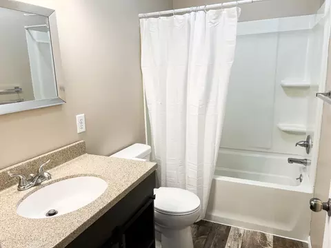 Bath - 623 Front St, El Paso, IL 61738 photo 1 of 2