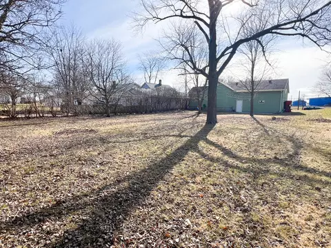 Exterior - 623 Front St, El Paso, IL 61738 photo 7 of 10