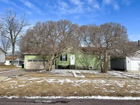 Exterior - 623 Front St, El Paso, IL 61738 photo 4 of 10