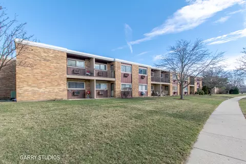 120 B Collen Dr #109, Lombard, IL 60148