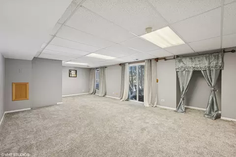 Other - 963 Old Oak Cir, Algonquin, IL 60102 photo 2 of 5
