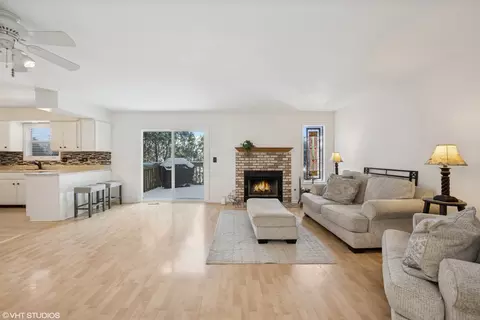 Living - 963 Old Oak Cir, Algonquin, IL 60102 photo 1 of 5