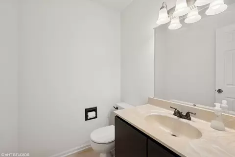 Bath - 963 Old Oak Cir, Algonquin, IL 60102 photo 1 of 4