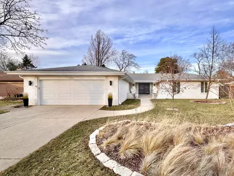 2916 Floral Dr, Northbrook, IL 60062