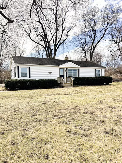 2048 W 2000 S Rd, Kankakee, IL 60901