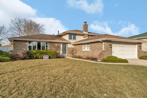8834 Lori Ln, Orland Park, IL 60462
