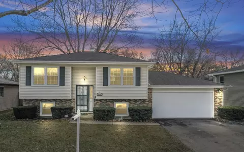 502 Manor Pl, Aurora, IL 60506