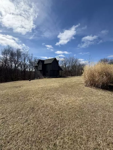 1124 N Clark Ln, Galena, IL 61036