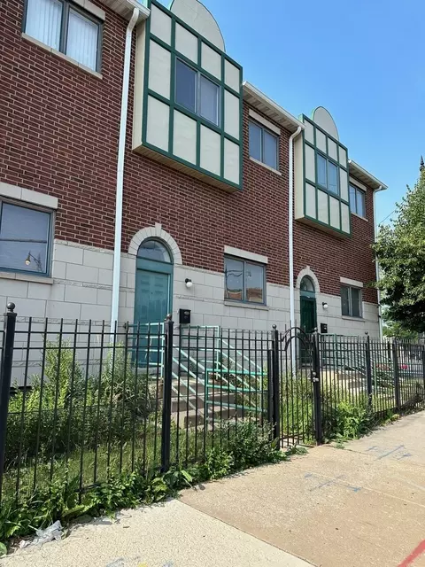 2057 W 35th St, Chicago, IL 60609