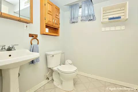 Bath - 2809 Tower Dr, Holiday Hills, IL 60051 photo 2 of 2