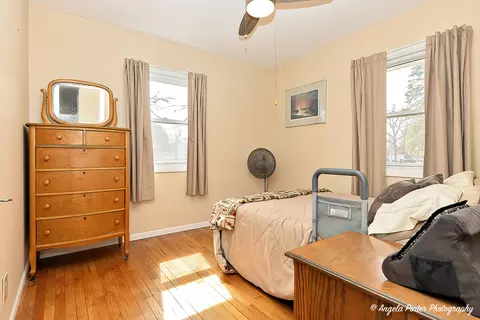 Bedroom - 2809 Tower Dr, Holiday Hills, IL 60051 photo 2 of 3