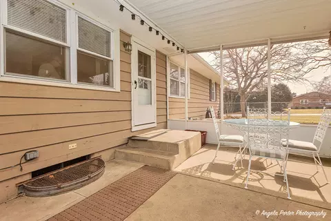 Exterior - 2809 Tower Dr, Holiday Hills, IL 60051 photo 5 of 7