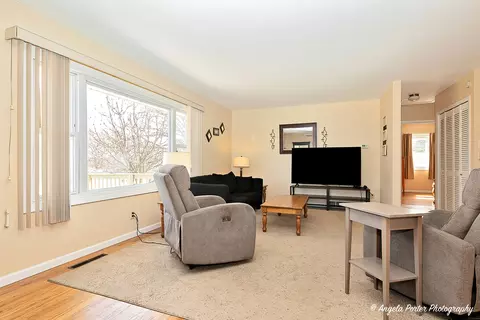 Living - 2809 Tower Dr, Holiday Hills, IL 60051 photo 1 of 3