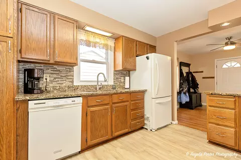 Kitchen - 2809 Tower Dr, Holiday Hills, IL 60051 photo 1 of 4